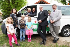 GLS_Übergabe Kindergartenbus Neuenstein_