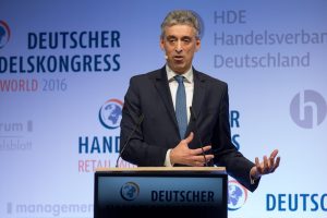 Deutscher Handelskongress 2016 in Berlin: Frank Appel, Vorstandsvorsitzender Deutsche Post DHL Group.